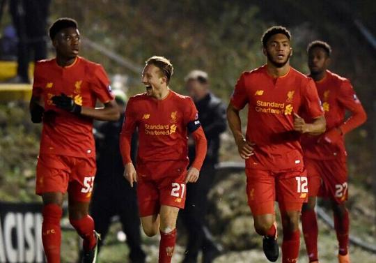 多特蒙德球迷挂横幅，反对海外比赛并攻击西甲高层